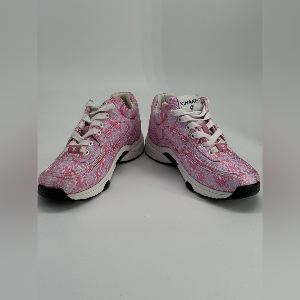 Chanel Pink Tweed CC Sneakers Size 35 1/2 - Picture 5 of 11